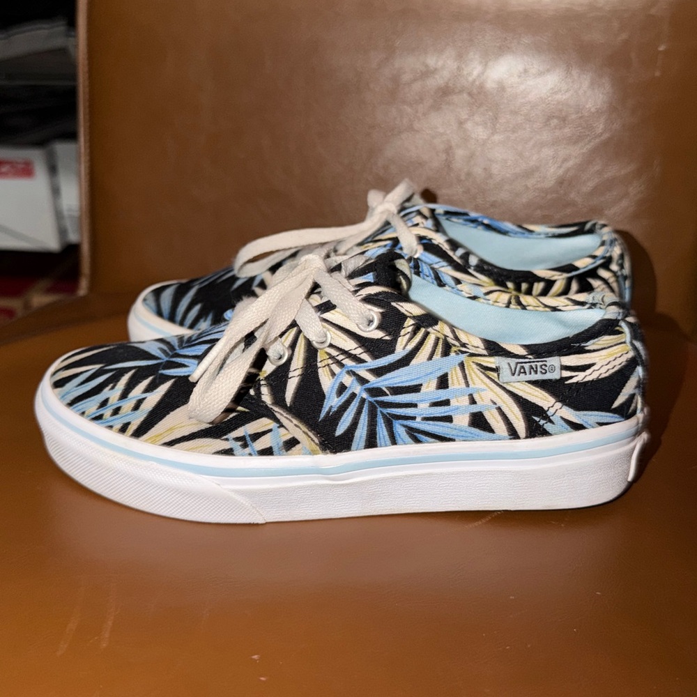 Vans Authentic Low Cut shoes in Little Boys size 2